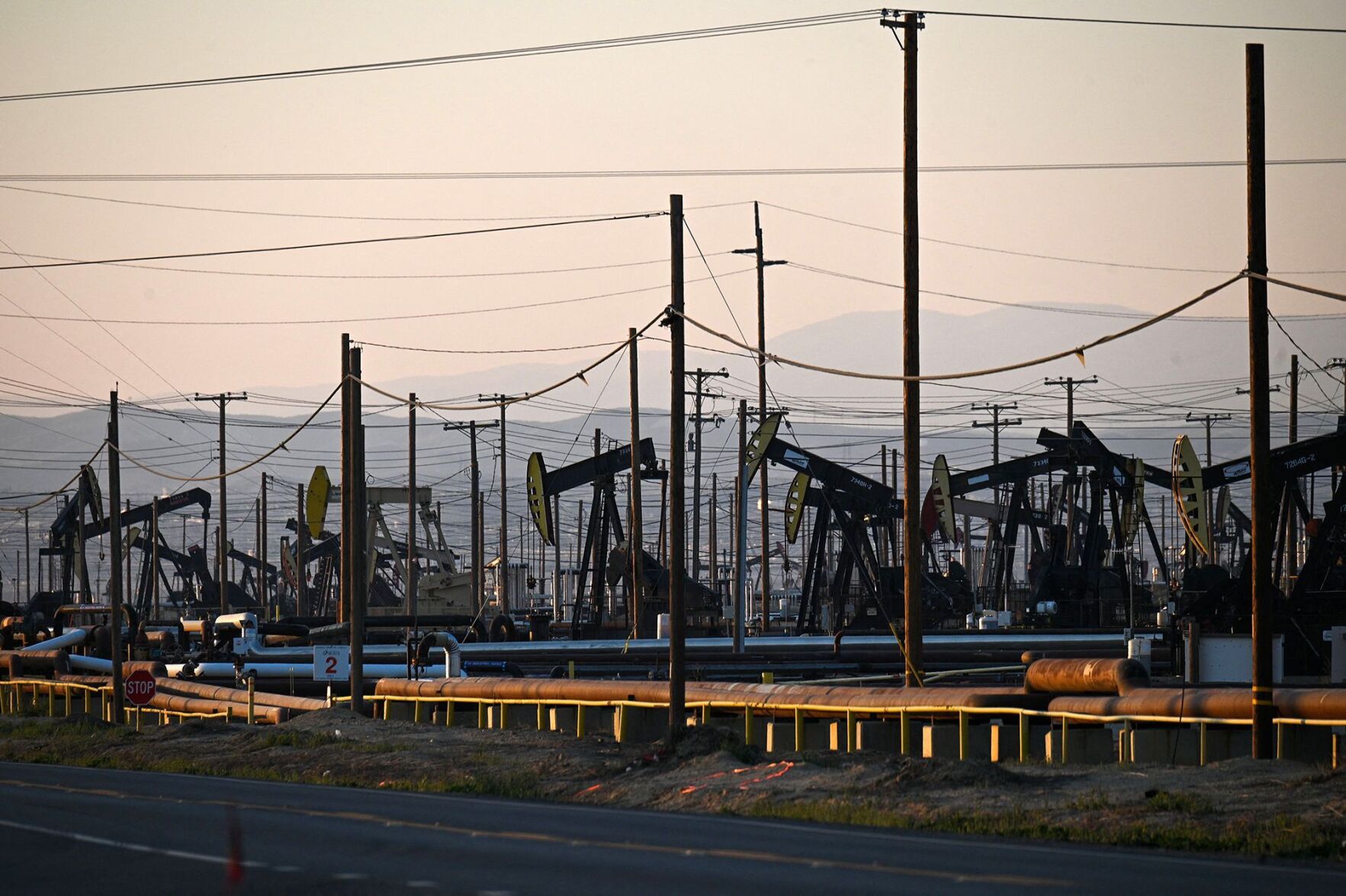 Goldman Sachs lowers its 2024 oil price forecast by 12% due to bumper US output