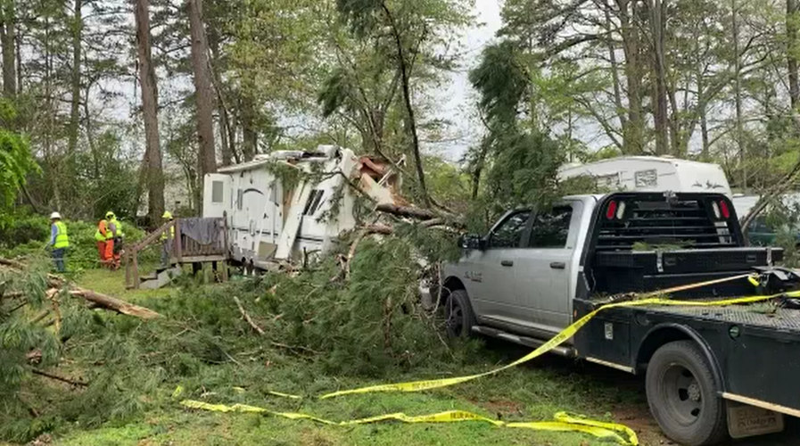 Strong storms rolling through the South kill at least 1, and threatens  tornadoes and damaging winds | News | wsiltv.com