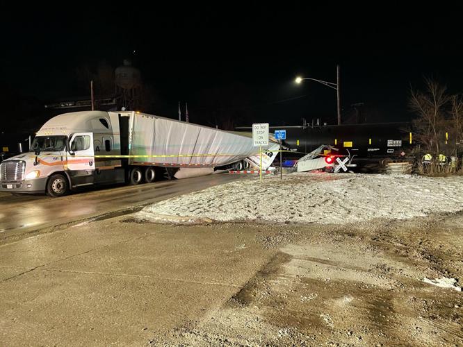 Plainfield Train Crash Shuts Down Traffic | Local News | wspynews.com