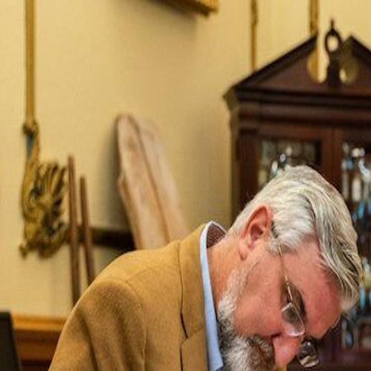 Gov. Holcomb signs executive order in response to Russian ...