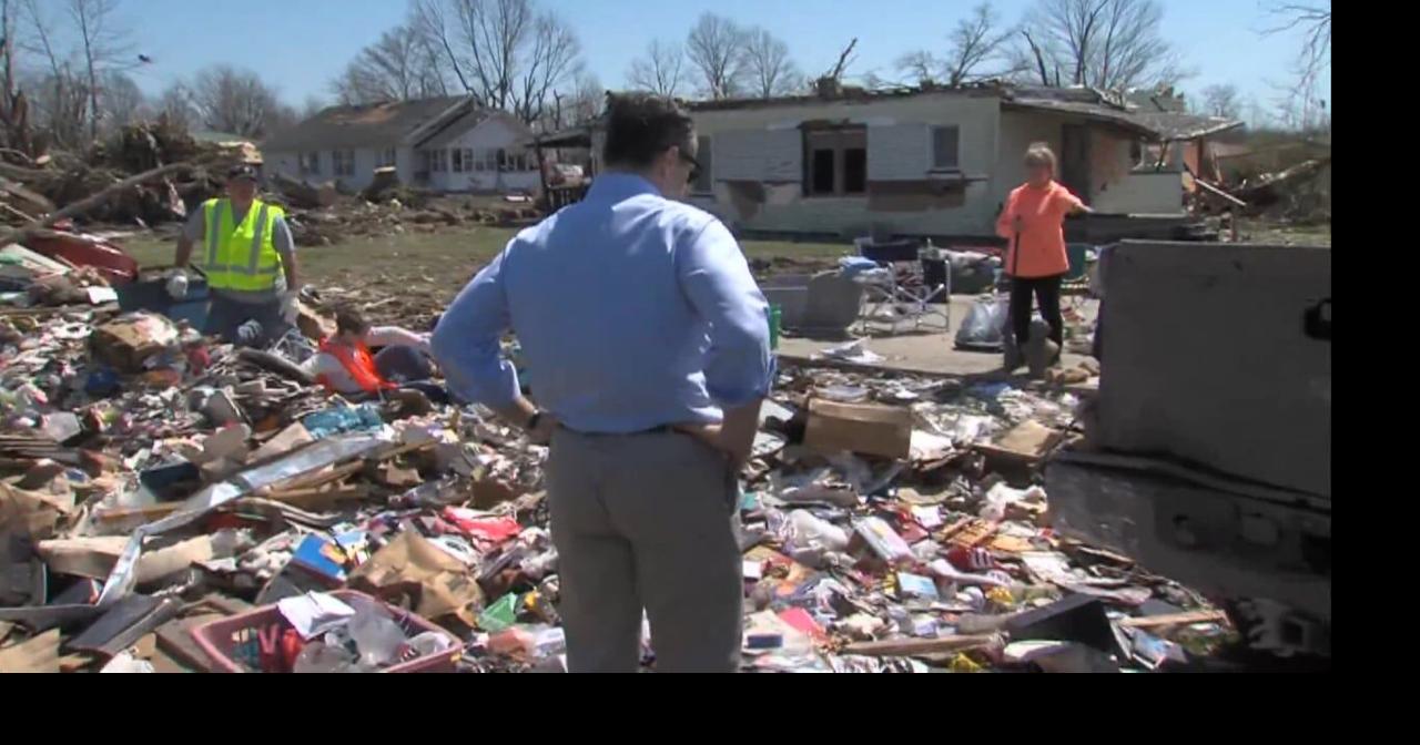 U.S. Senator tours Sullivan tornado damage News