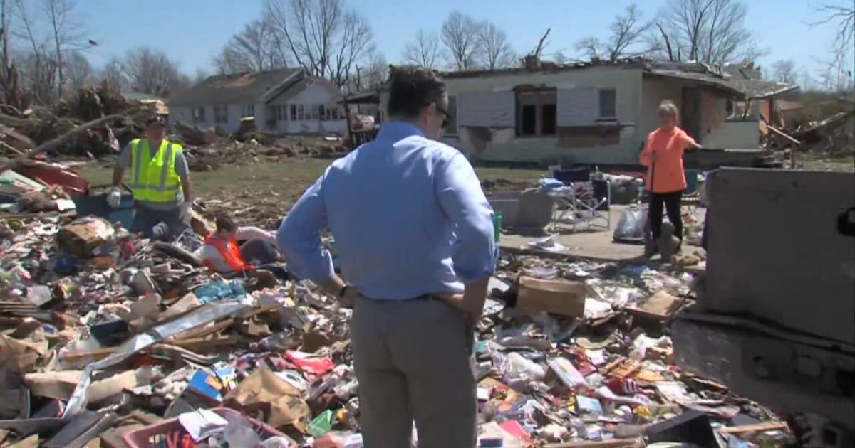 U.S. Senator tours Sullivan tornado damage News