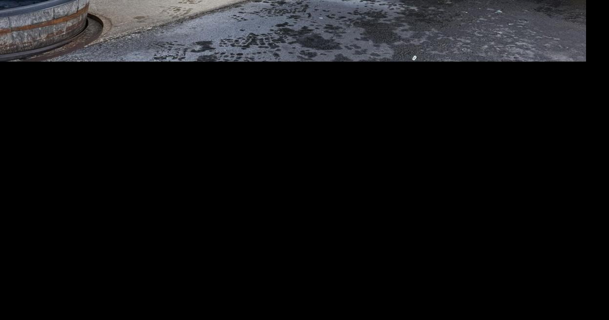 Paris Dairy Queen temporarily closes after trailer crashes into building