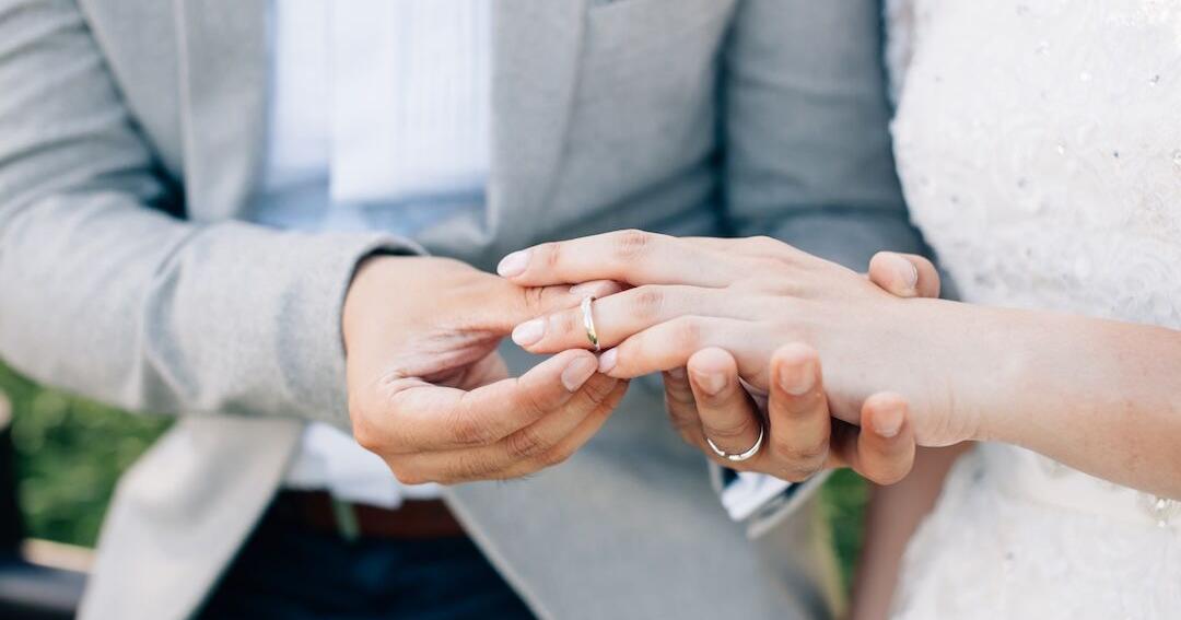 ‘Success Sequence’ bill requiring marriage-before-children instruction advances from Indiana Senate