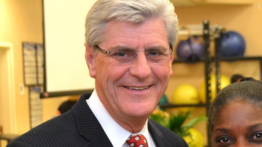 Report Phil Bryant accused of directing 1.1M payment to Brett Favre