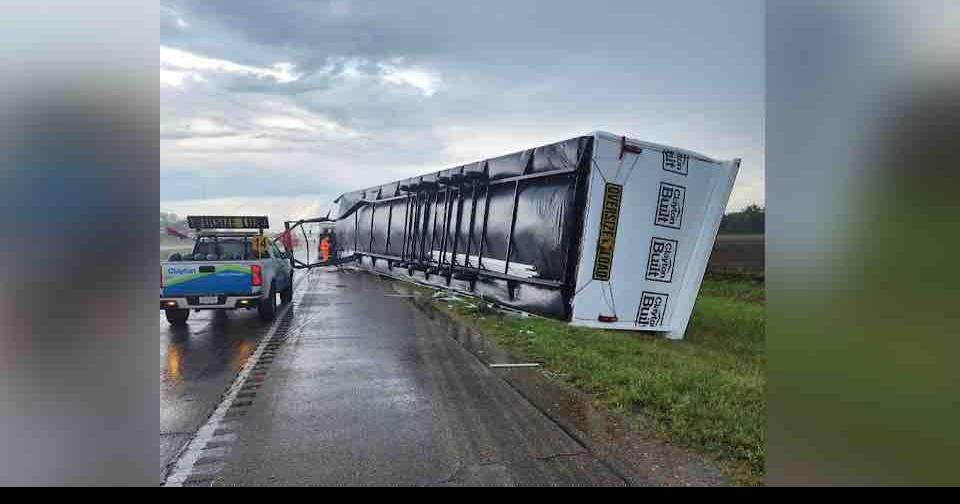 Wreck delayed I22 traffic between Sherman and Belden Local