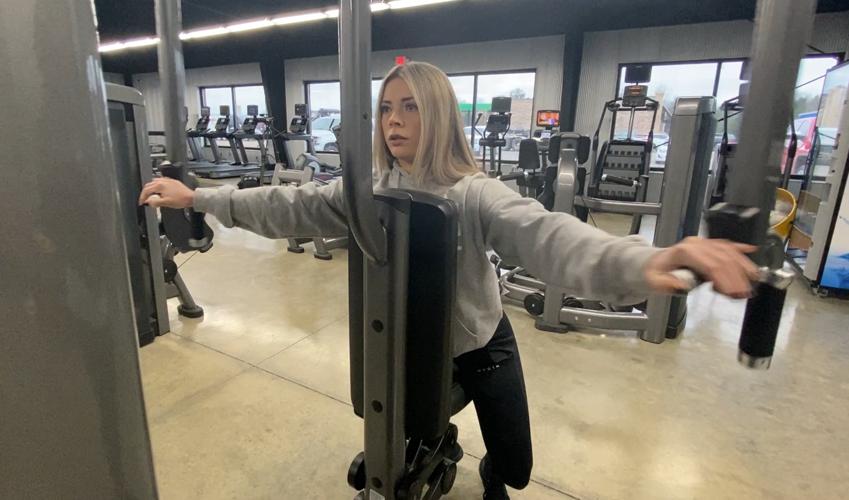 Brittani Scott lifting in the gym