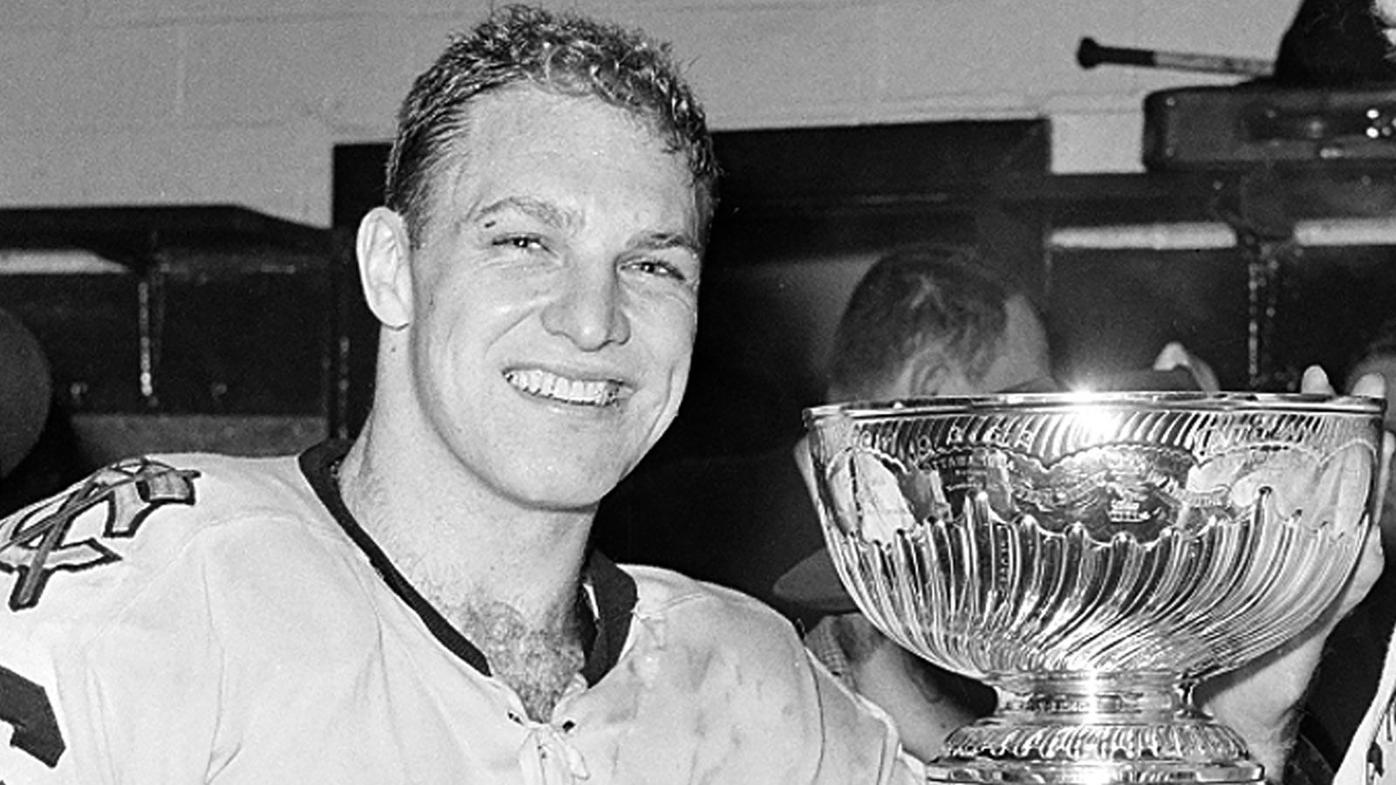 Blackhawks legend Bobby Hull dies at 84