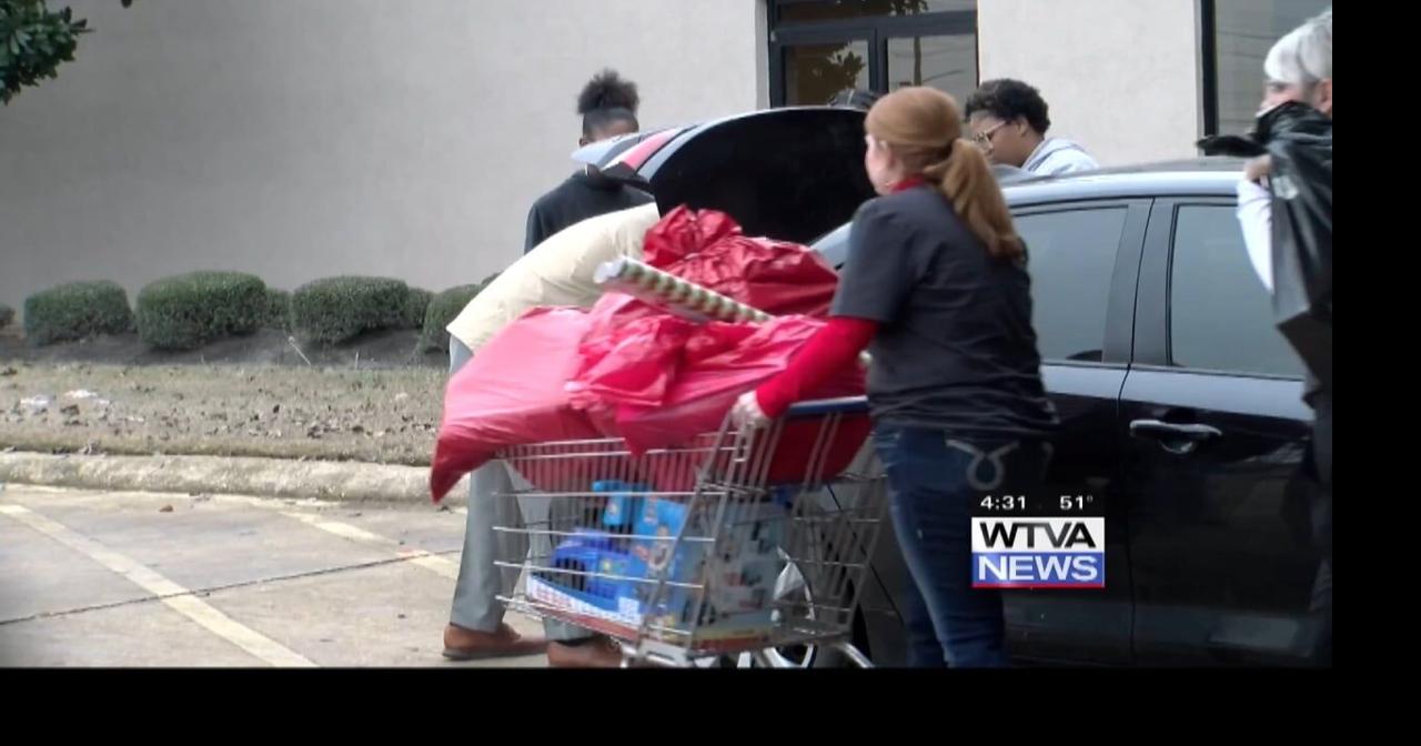 Parents pick up Angel Tree gifts in Tupelo News