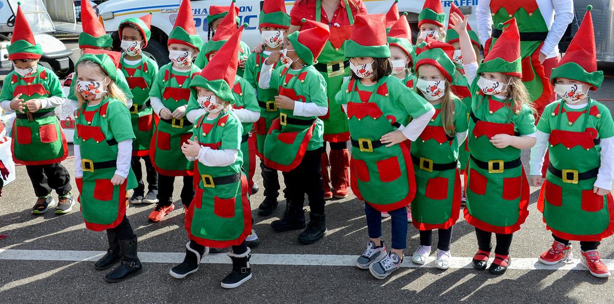 PHOTO: Santa's little helpers