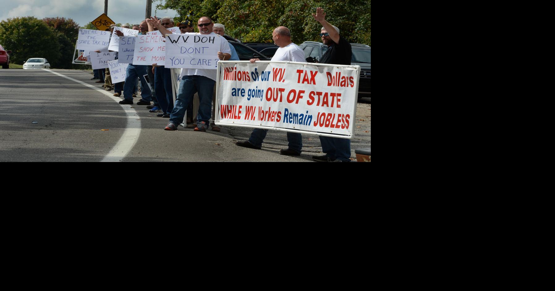Union protests contractor's alleged failure to deduct taxes | Business ...