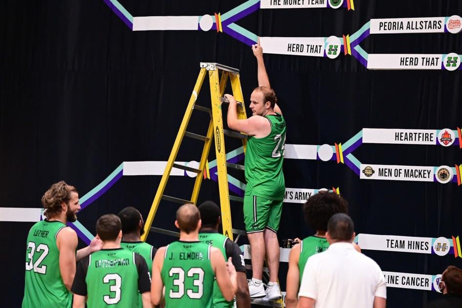 Herd That S Ot Elmore Brings Unique Fun To The Basketball