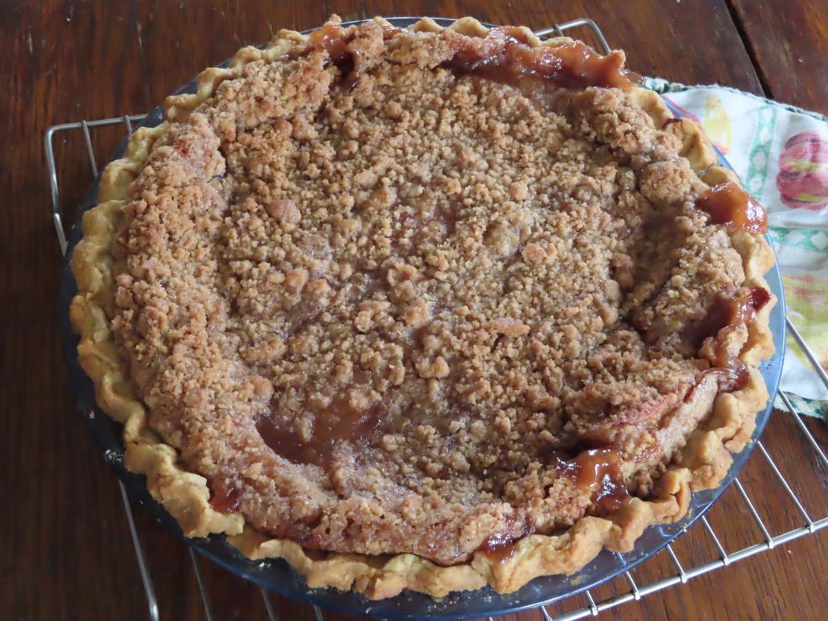 Farmer S Table Dutch Apple Pear Pie Metro Kanawha Wvgazettemail Com