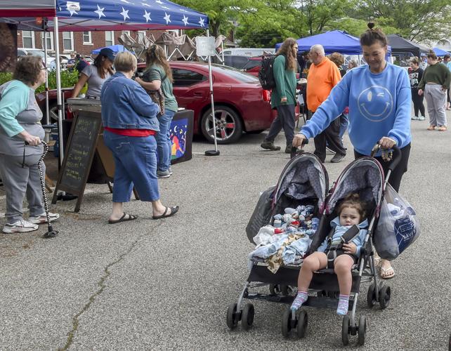East End Yard Sale in Charleston brings out bargain hunters Galleries