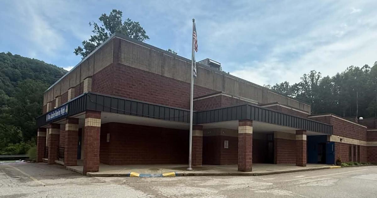 Boone superintendent proposes closures of Whitesville Elementary, Van Junior-Senior High