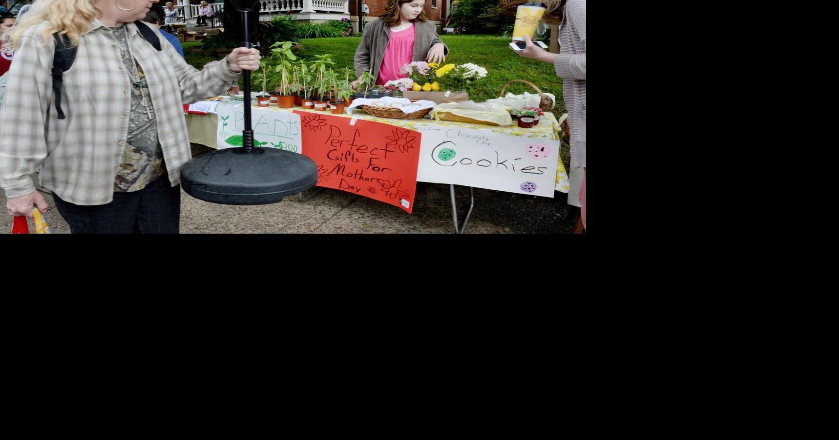PHOTOS East End Yard Sale News