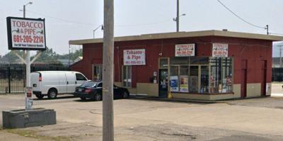 Tobacco & Pipe smoke shop, 