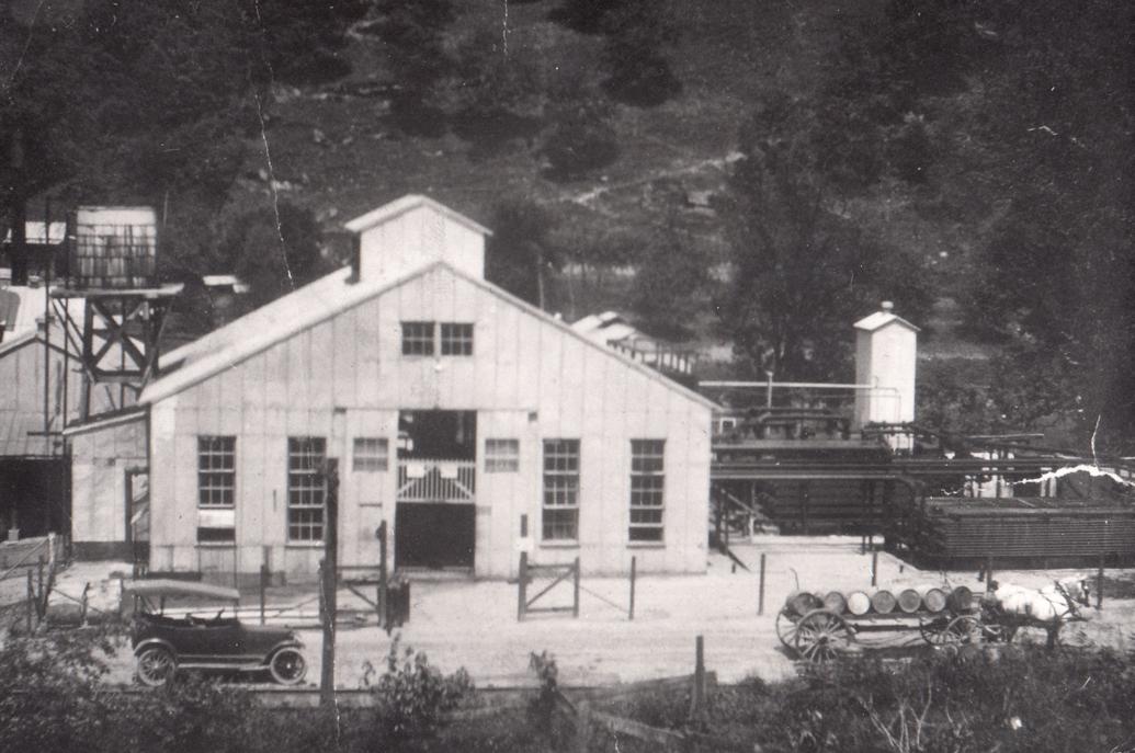 Vintage West Virginia Carbide and Carbon Vintage West Virginia