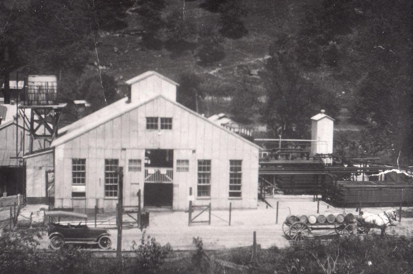 Vintage West Virginia Carbide and Carbon Vintage West Virginia