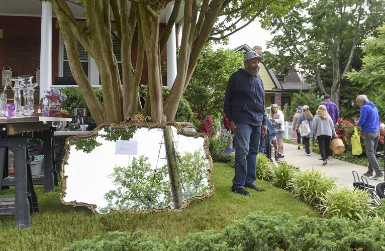 East End Yard Sale in Charleston brings out bargain hunters Galleries