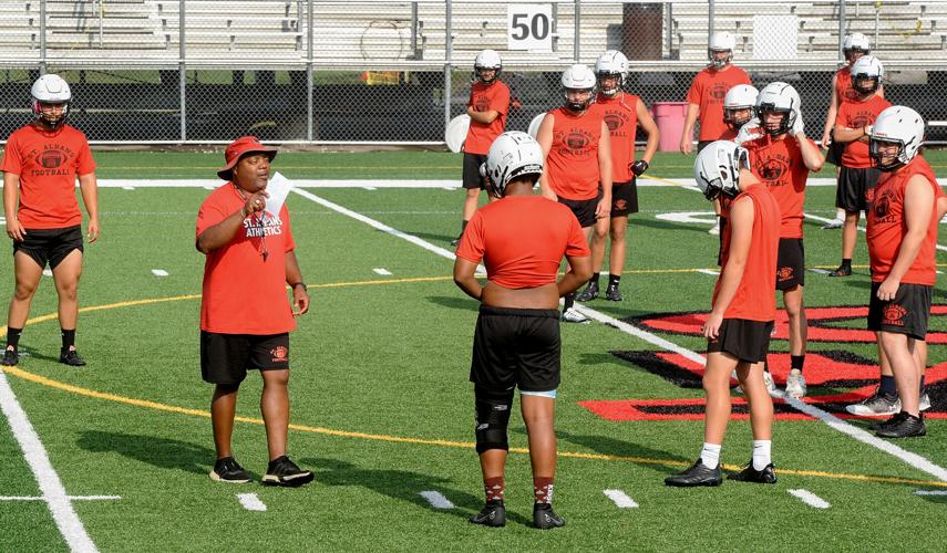 Prep football Riverside, St. Albans face off looking for first win