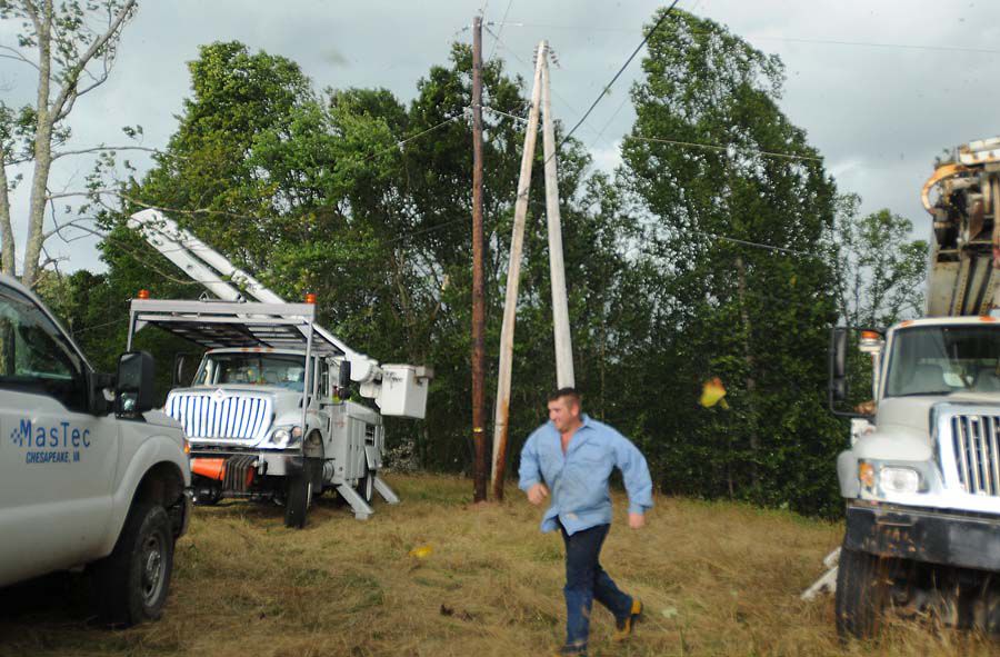 Linemen work 16hour days restoring power News