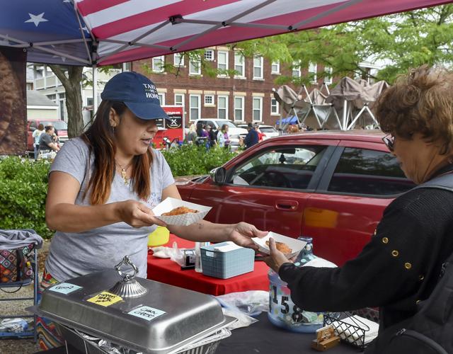 East End Yard Sale in Charleston brings out bargain hunters Galleries