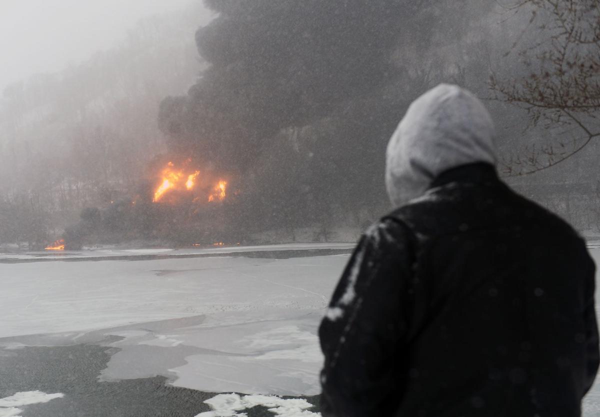 Governor declares State of Emergency after oil train derails, sets house ablaze