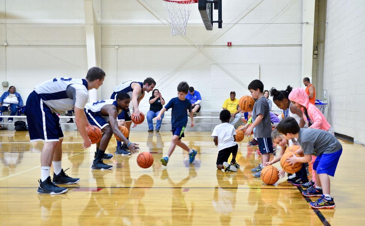 Photos University Athletes Teach Children Basketball Skills