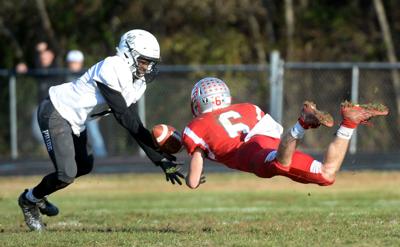 Prep Football Poca Oak Glen Match Unbeaten Records In Aa Duel