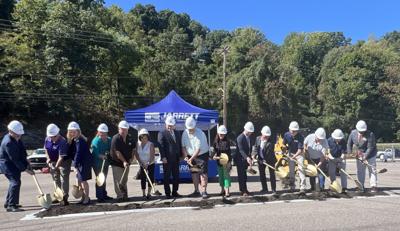 Par Mar Stores groundbreaking in 
