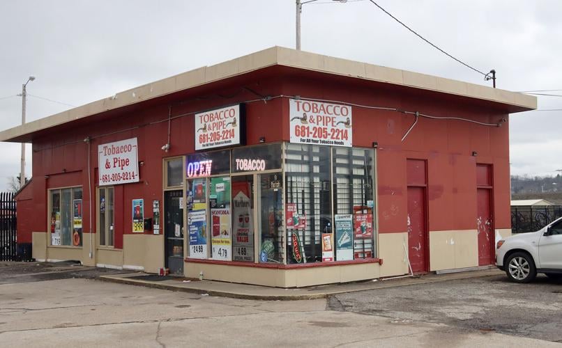 Tobacco & Pipe smoke shop, North 