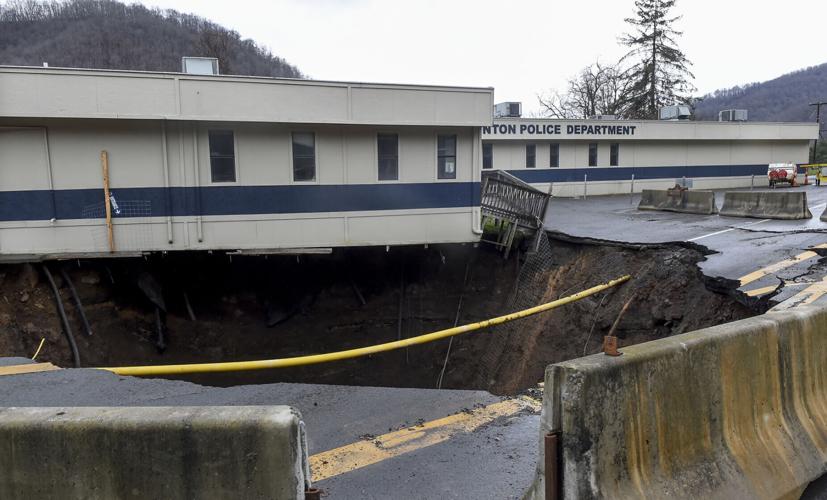 Photos Hinton sinkhole Galleries