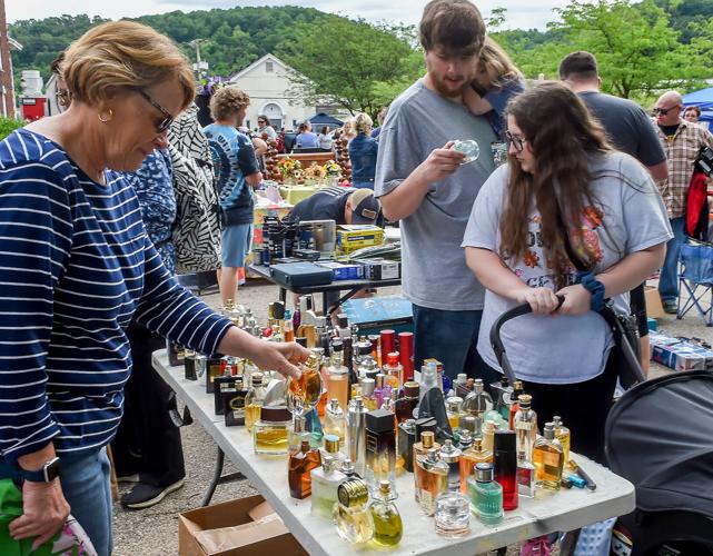 East End Yard Sale in Charleston brings out bargain hunters Galleries