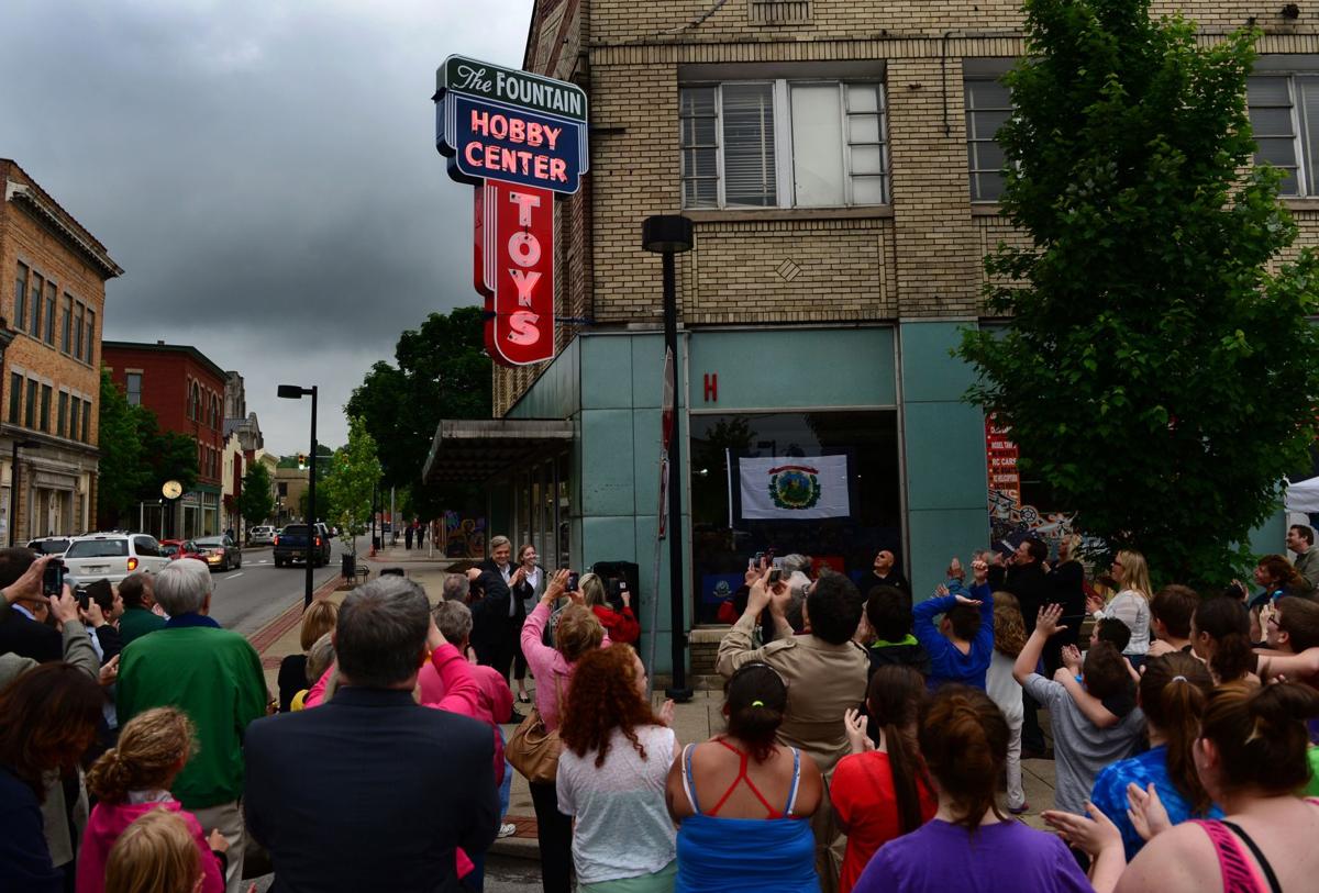 Landmark Fountain Hobby store officially closed; sign remains