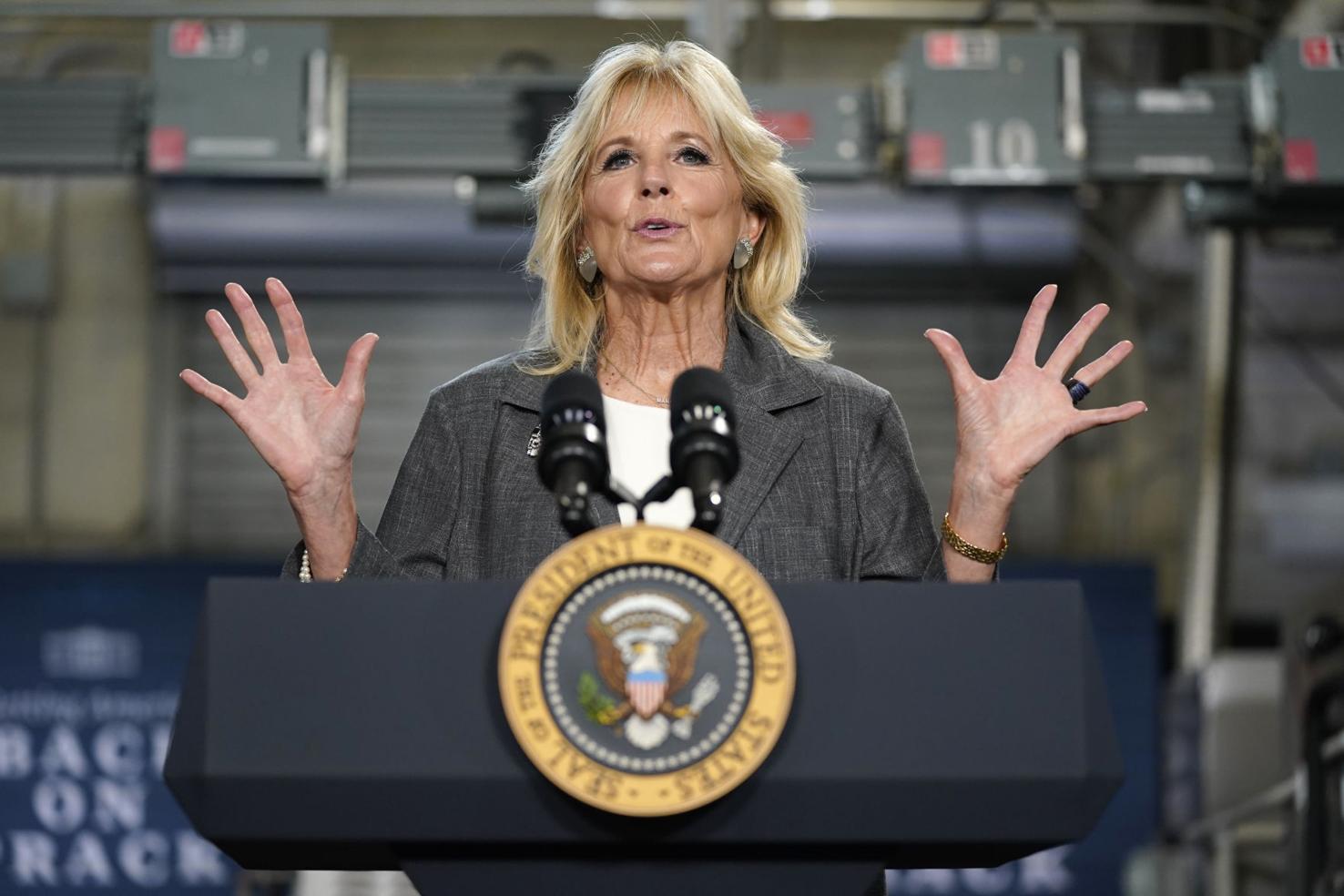 Actress Jennifer Garner to first lady Jill Biden on visit to(01)