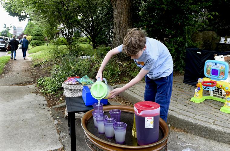 East End Yard Sale in Charleston brings out bargain hunters Galleries