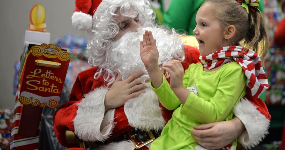 Deaf Santa Brings Excitement To Tri State Children News Wvgazettemail Com Deaf Santa Brings Excitement To Tri State Children News Wvgazettemail Com