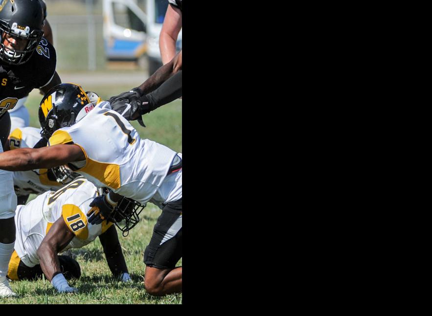 Mec Football West Virginia State Grinds Out 39 29 Win Over West