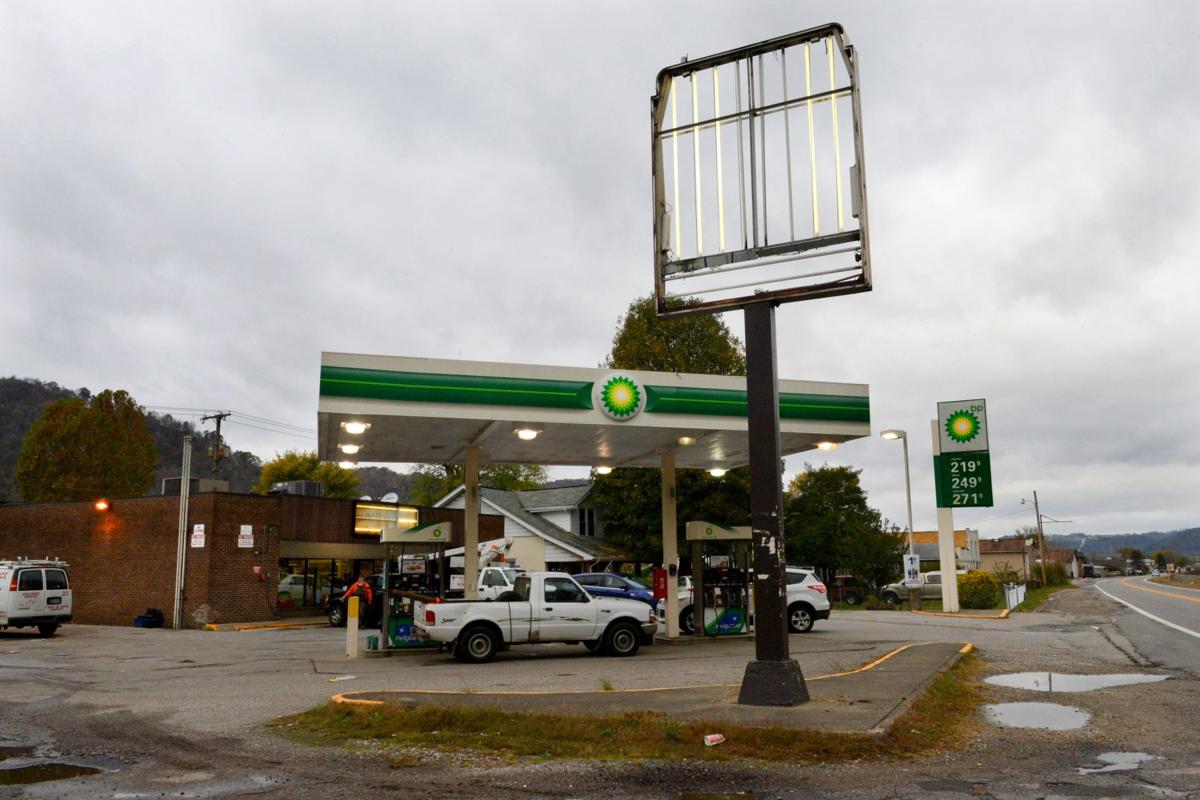 Convenience store of ‘Rand University’ fame closes doors Business