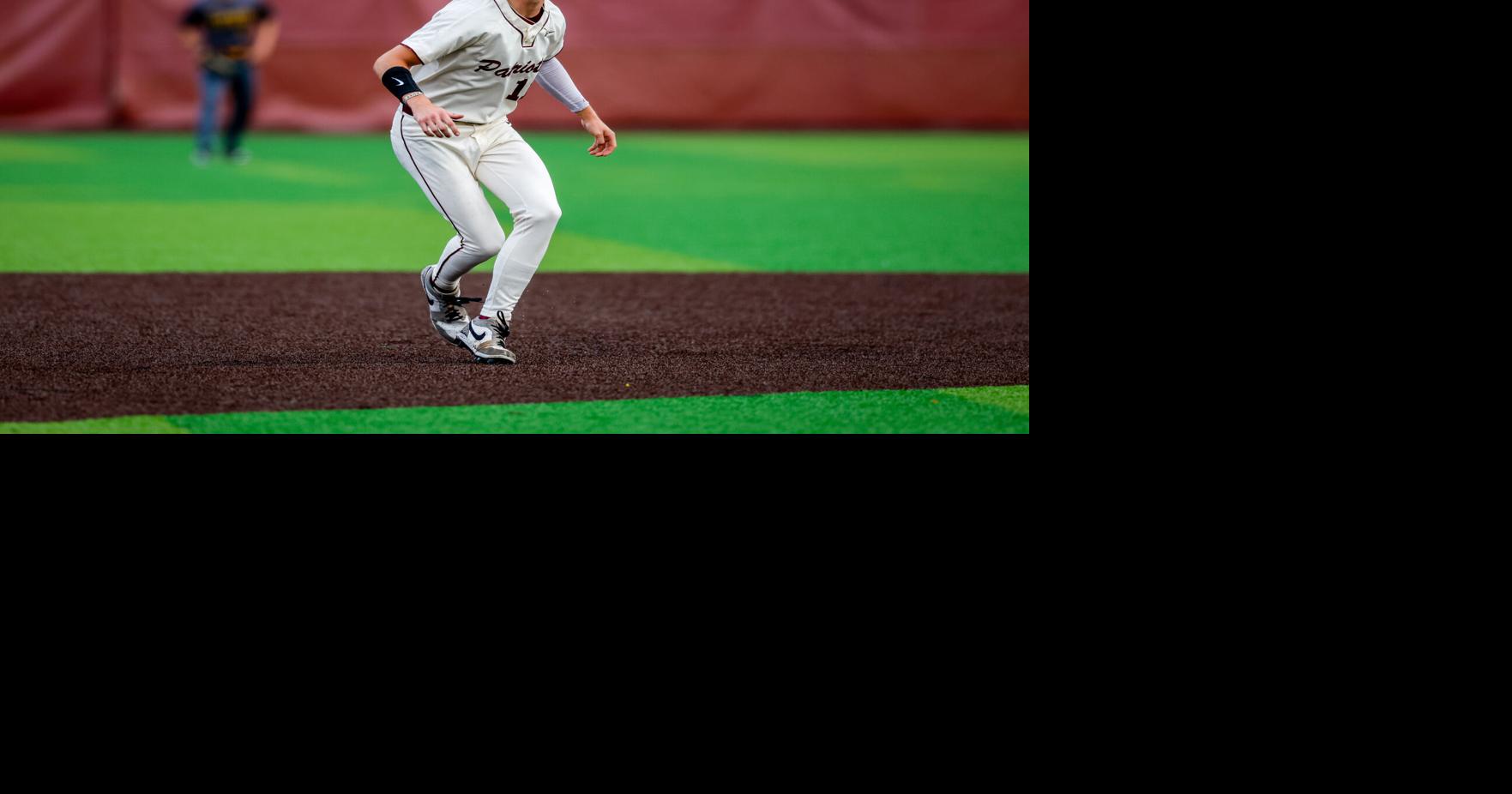 akes a lead towards third base.jpg