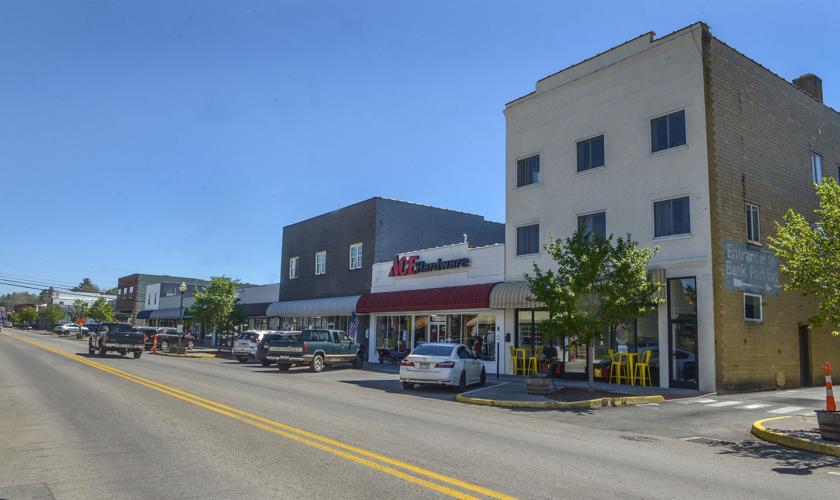 White Sulphur Springs Comeback -- MAIN