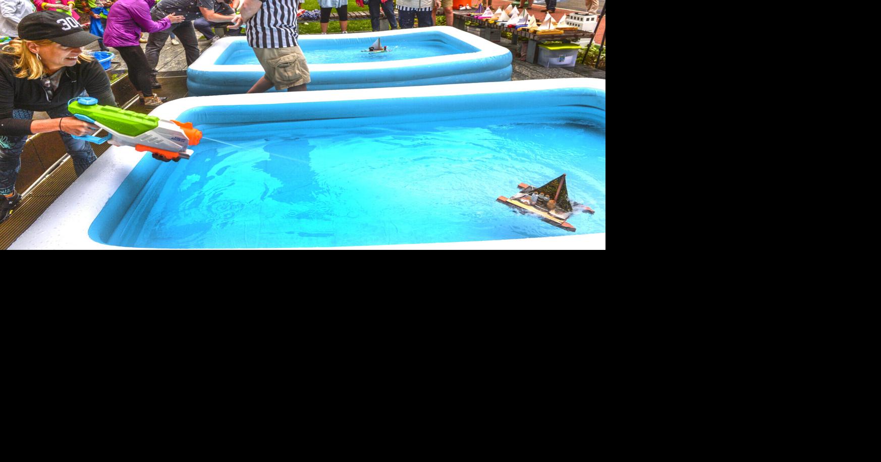 PHOTOS Get your (mini) float on News