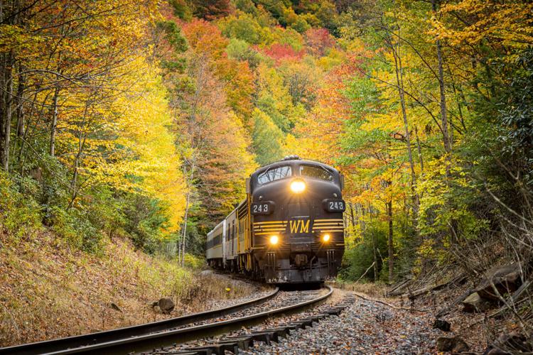 rail-getaways-roll-through-late-fall-in-pocahontas-randolph-counties