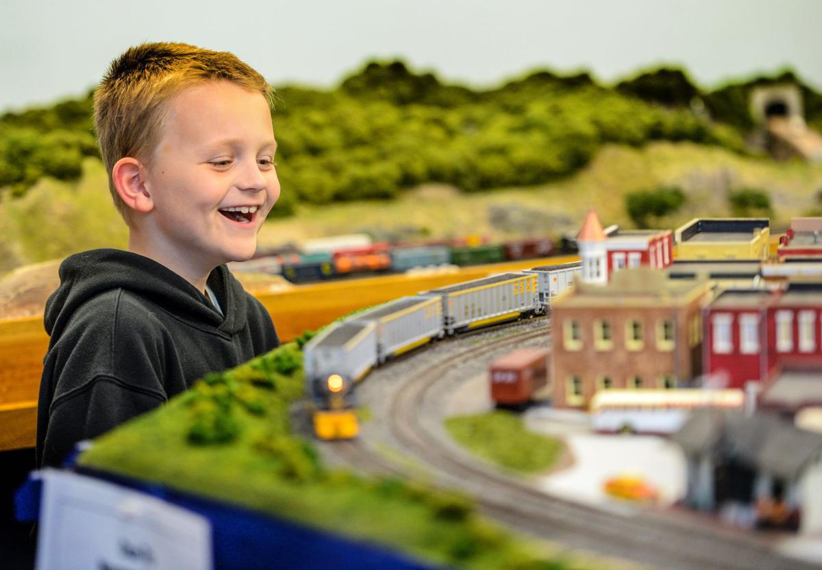 PHOTO: Tiny trains