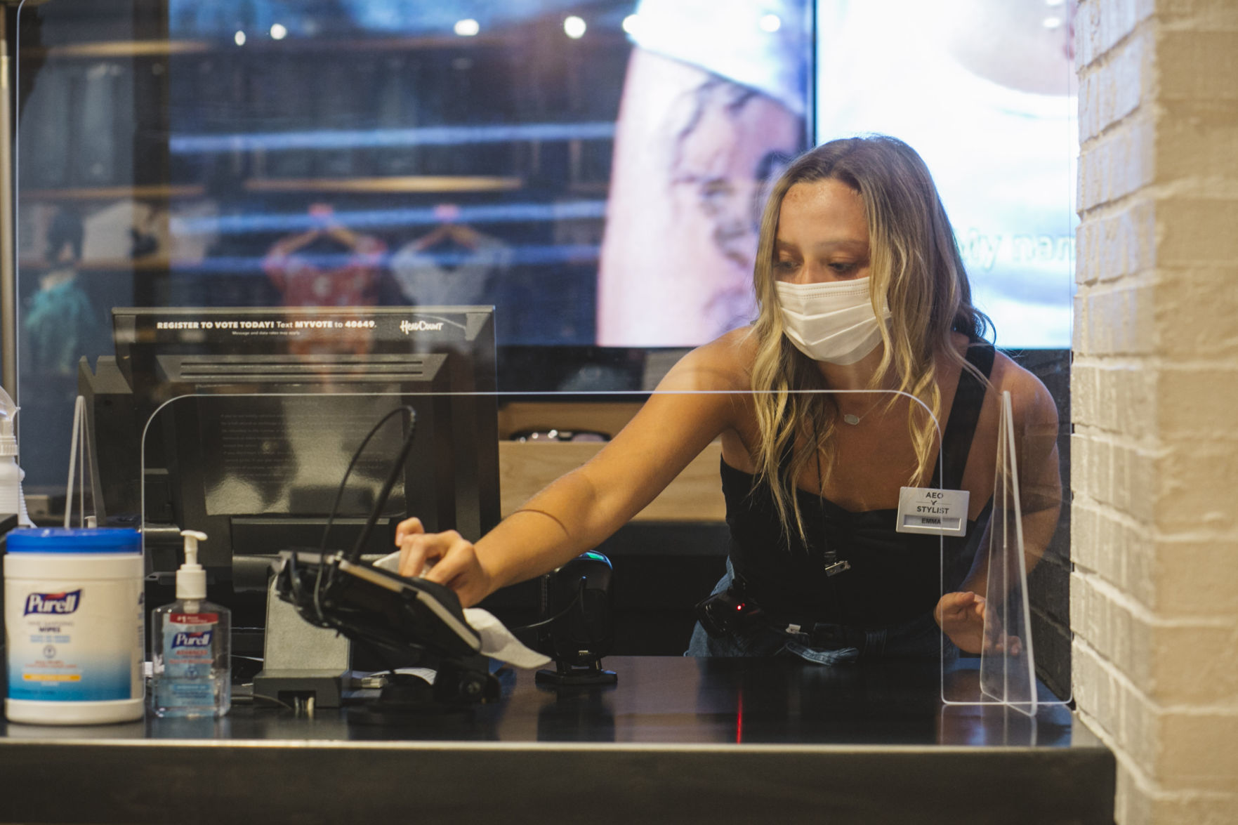 wvgazettemail.com - Abha Bhattarai The Washington Post - Retail workers are being pulled into the latest culture war: Getting customers to wear masks