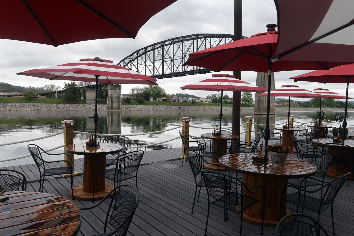 Charleston’s popular floating restaurant returns to Kanawha River