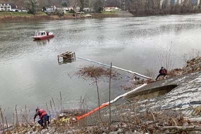 Oil leak in Kanawha River: DEP on site at nearby One Stop | Kanawha