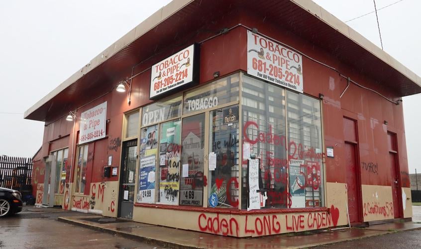 Tobacco & Pipe smoke shop, 
