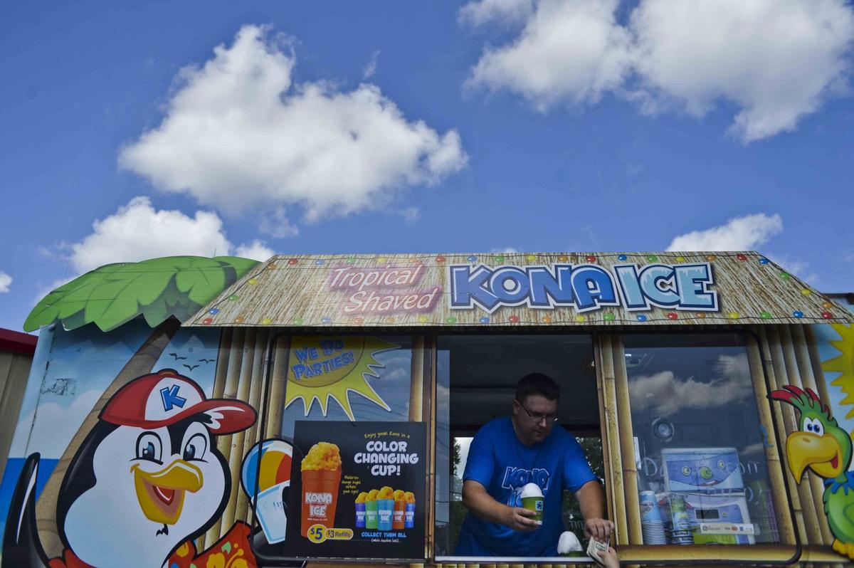 Food Truck Friday Drives Lunch Crowds To Hurricane S Main Street Life Arts Wvgazettemail Com